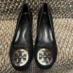 NWOT: Tory Burch womens low heels size: 8 color: Navy Blue